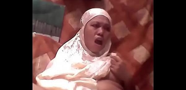  Hijabi girl masturbate on live streaming cams on twitter @sexyhijaber69